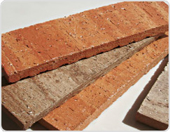 Piastrelle in terracotta di superficie in legno