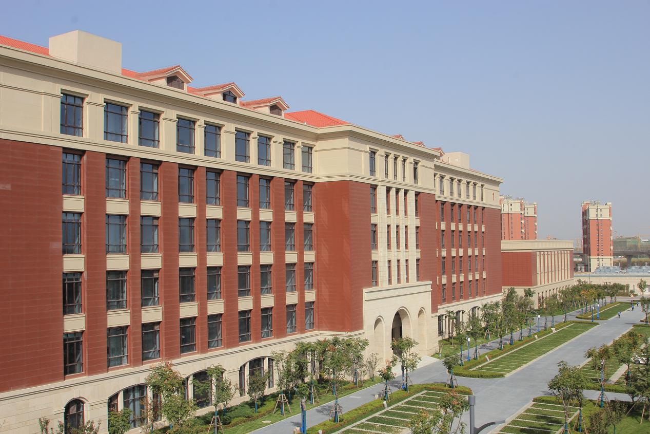 أول جامعة صينية بلا "جدار"
