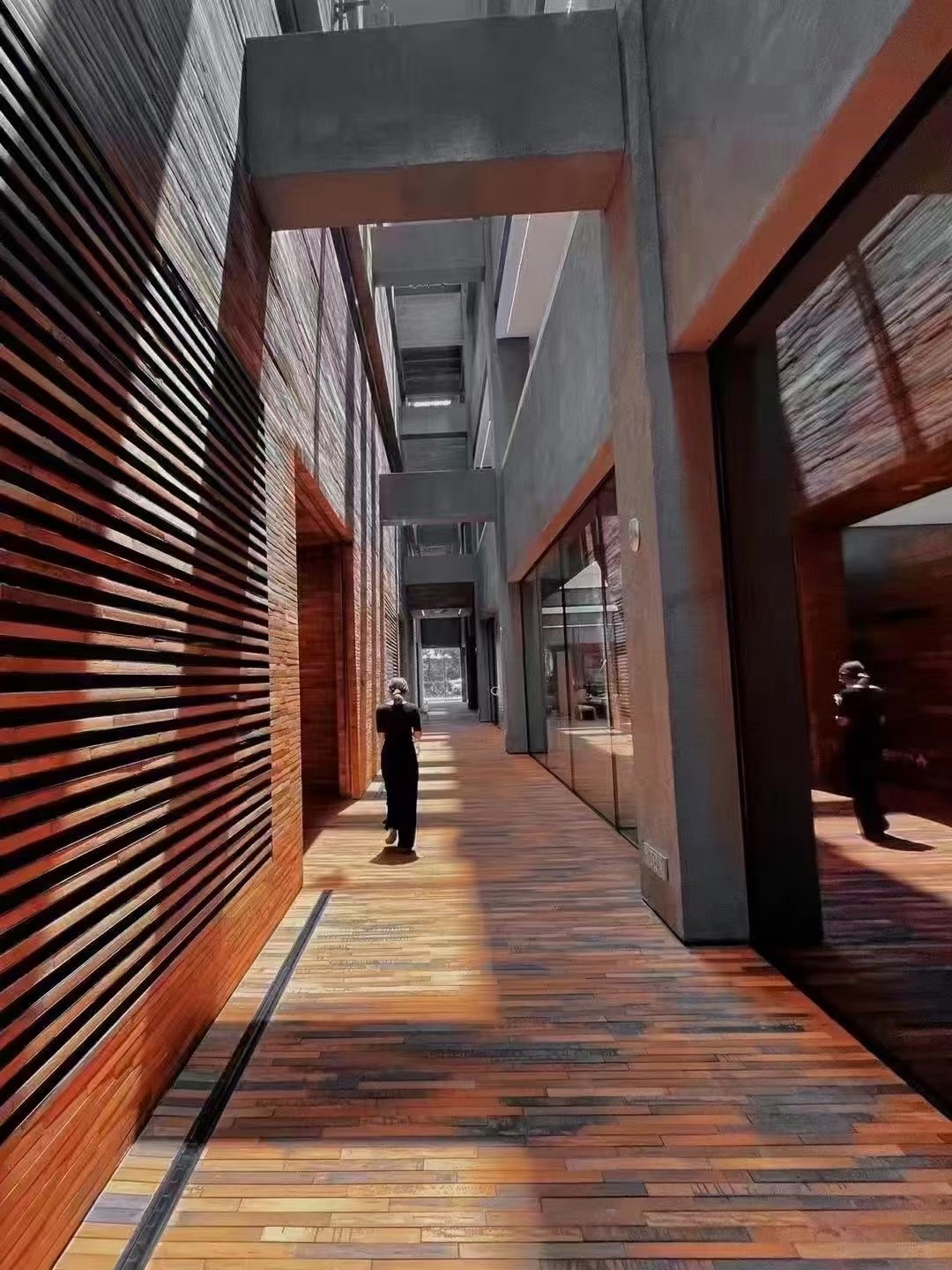 现代建筑设计中兵马俑的新视角：以TIC艺术中心为例